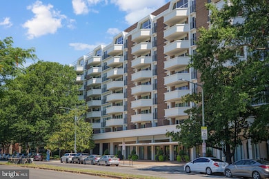 Town Square Towers unit 119, Washington, DC 20024 - photo 2