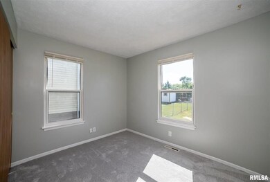 6248 Hillandale Rd, Davenport, IA 52806 - photo 5