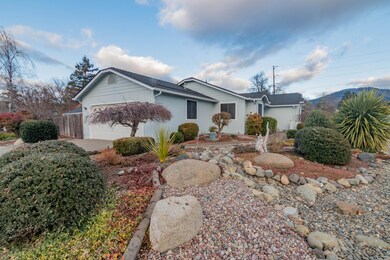 106 SE Liberty Dr, Grants Pass, OR 97527 - photo 3