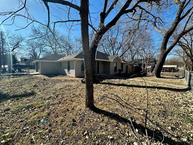 500 W Day St, Denison, TX 75020 - photo 3