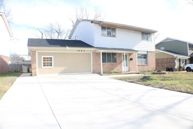 Front facade with a garage and a front yard