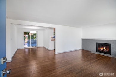 4602 SW Cloverdale St, Seattle, WA 98136 - photo 2