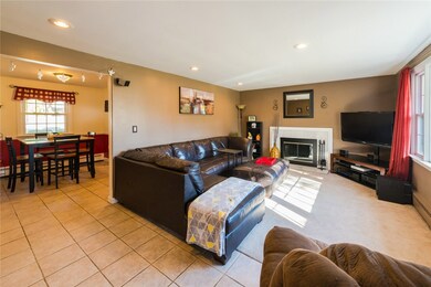 43 New Britain Dr, Warwick, RI 02889 - photo 5