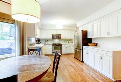 Kitchen & Breakfast Room
