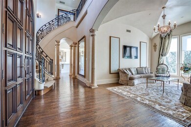 The formal living is open to the entry