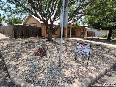 112 W Nimitz St, Fredericksburg, TX 78624 - photo 2