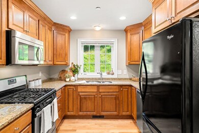 9 Cascade Cir, Merrimack, NH 03054 - photo 4