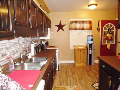 Adorable kitchen!