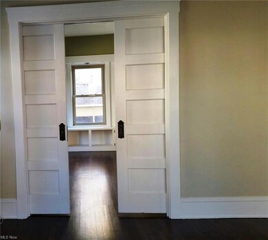 Beautiful entry to DR with 5 panel pocket doors that WORK PERFECTLY!