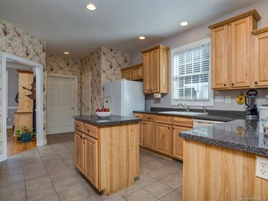 Great layout and Center Island