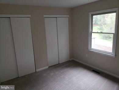 4410 Sylvan Dr, Reading, PA 19606 - photo 6