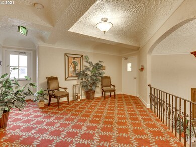 711 NE Randall Ave unit 201, Portland, OR 97232 - photo 7