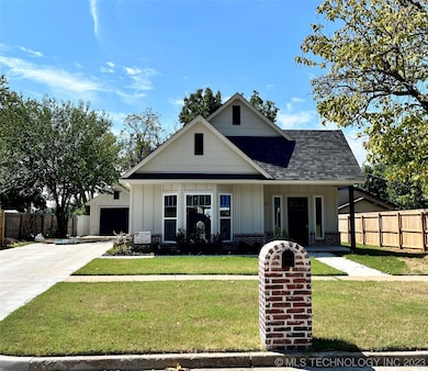 313 W 6th St, Claremore, OK 74017 - photo 2