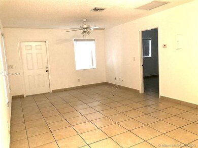 Spacious Living / dining room area