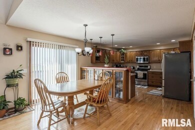 3817 W 44th St, Davenport, IA 52806 - photo 5