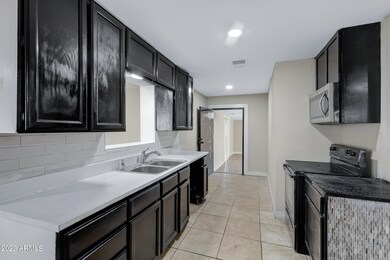 4426 N 34th Dr-7