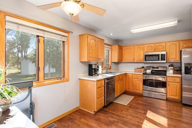 graphicbee10-1426-16thSt-Boone