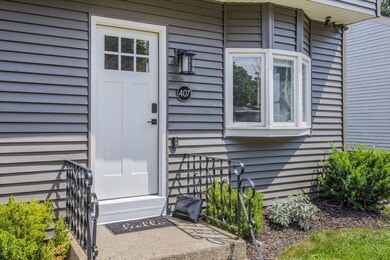 407 Sheldon Ave, Aurora, IL 60506 - photo 4