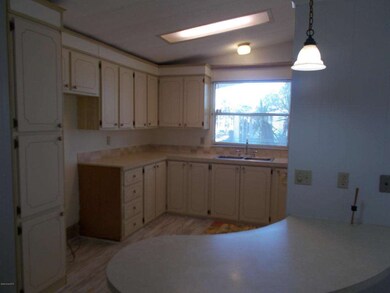 KITCHEN BREAKFAST BAR