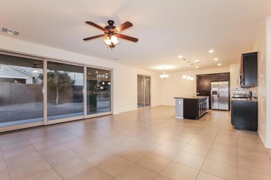 002-photo-living-room-7842279