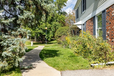 2724 Glenbridge Ct unit 90, Ann Arbor, MI 48104 - photo 2