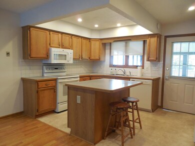 1417 Pegwood Dr, Columbus, OH 43229 - photo 4