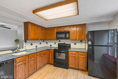 13941 Winding Ridge Ln, Centreville, VA 20121 - photo 2