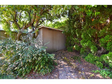 1441 Luella St, Eugene, OR 97401 - photo 4