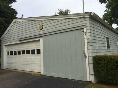 Garage. Oversize garage with electric. Super stora