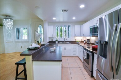 Kitchen Island / Sleek Stainless Steel Appliances