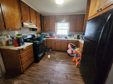 2010 Avalon Ave, Albany, GA 31707 - photo 2