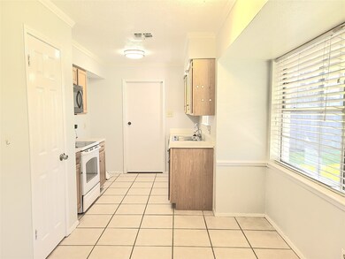 10523 Kirkhill Dr, Houston, TX 77089 - photo 5