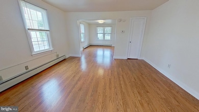 31 E Forrest Ave, Shrewsbury, PA 17361 - photo 2