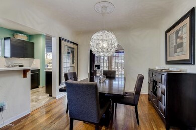 Lovely dining & kitchen