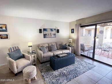 (6) Family Room