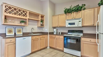 12-3527 N Kashmir Mesa AZ 85215-Kitchen