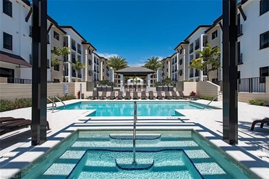 Relaxing Pool & Spa in Courtyard of Building 1