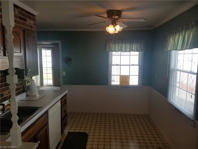 4208 Riverview Ln, Lorain, OH 44055 - photo 3