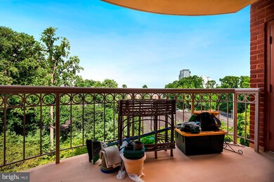 The Fallswood, Rockville, MD 20852 - photo 2