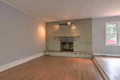 704 Hiwassee Hill Dr, Johnson City, TN 37601 - photo 3