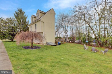 3828 Raymond St, Reading, PA 19605 - photo 5