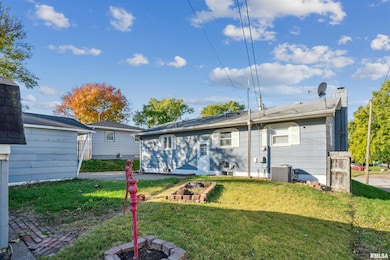 8101 8th St W, Rock Island, IL 61201 - photo 3