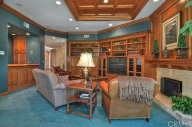 Entertaining room with bar