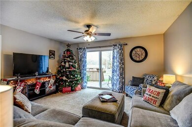 407 Windsor Ln, Statesville, NC 28677 - photo 6