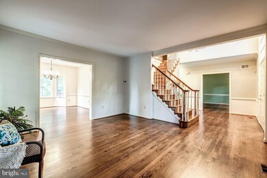 12408 Macao Ct, Herndon, VA 20171 - photo 6