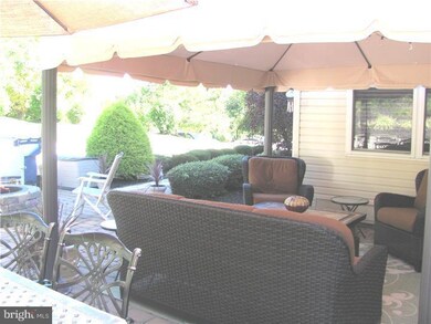 943 Heritage Dr, Norristown, PA 19403 - photo 4