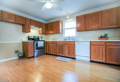 1521 Kenwalt Dr Clemmons NC 27012 Large Kitchen
