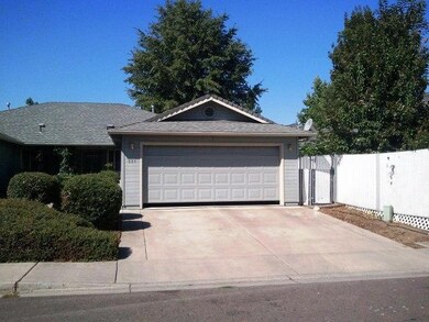 527 Brittni Ln, Central Point, OR 97502 - photo 2