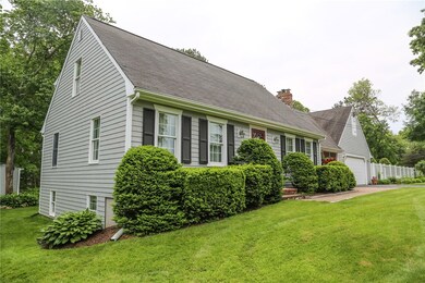 15 Tomahawk Cir, Saunderstown, RI 02874 - photo 2