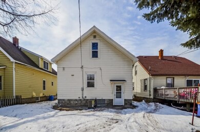032-Rear_View-877160-mls